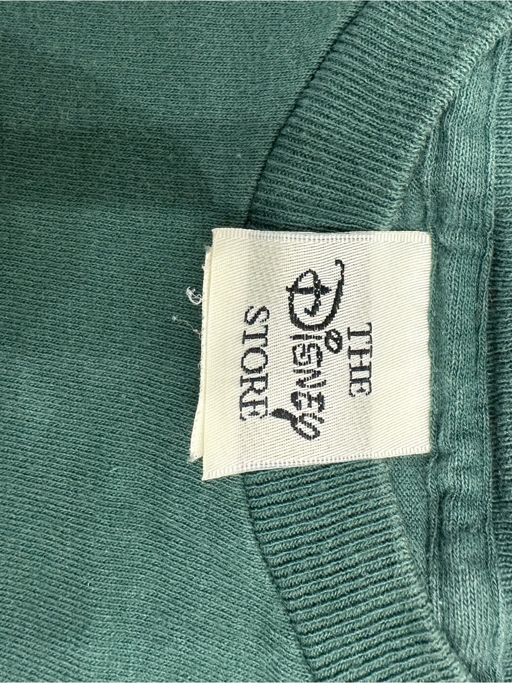 Vintage 90s Disney embroided pocket Tee - Picture 5 of 6